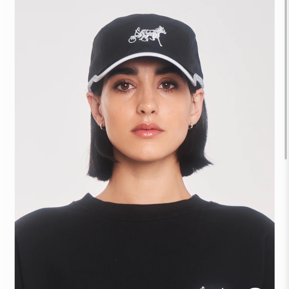 SIEGELMAN STABLES HAMPTONS RUNNER HAT Black and White Women's Cap